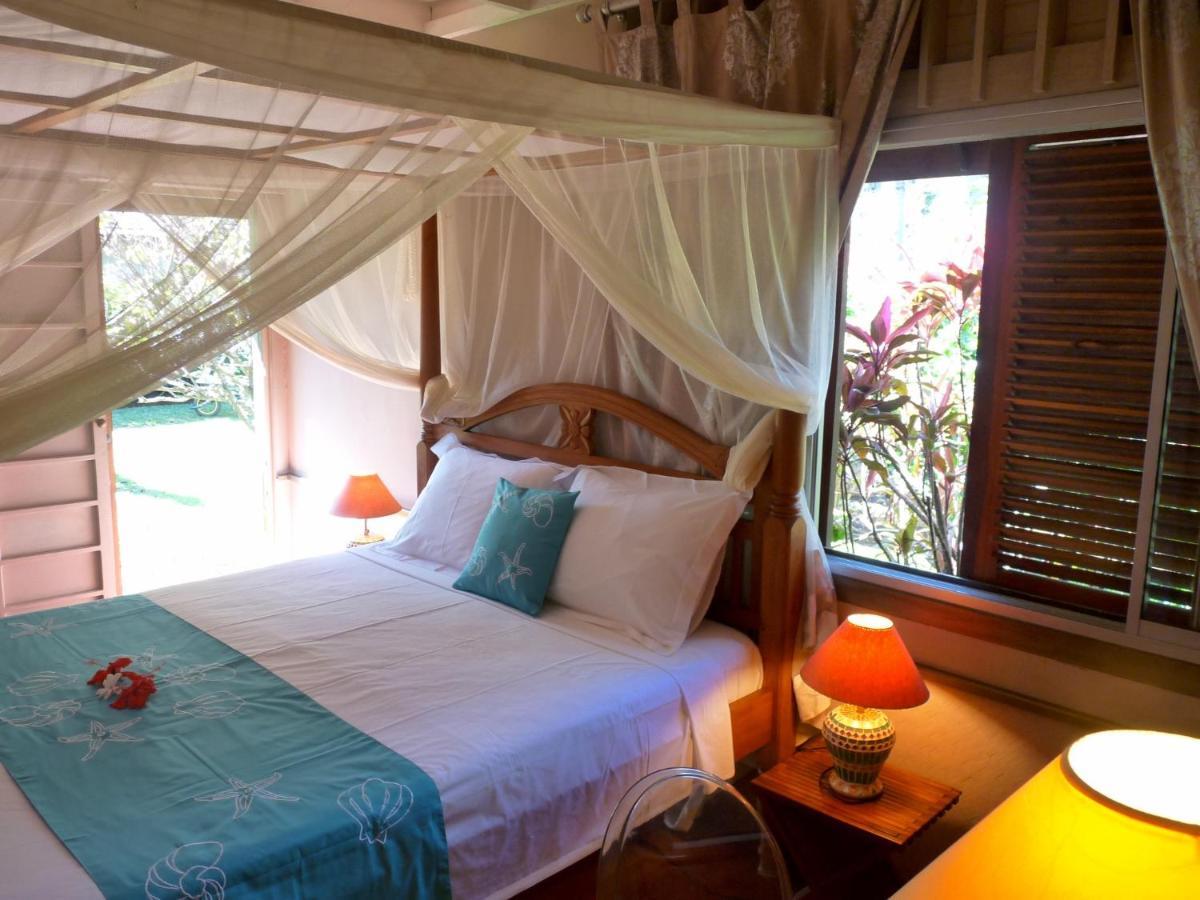 Poerani Moorea Buitenkant foto