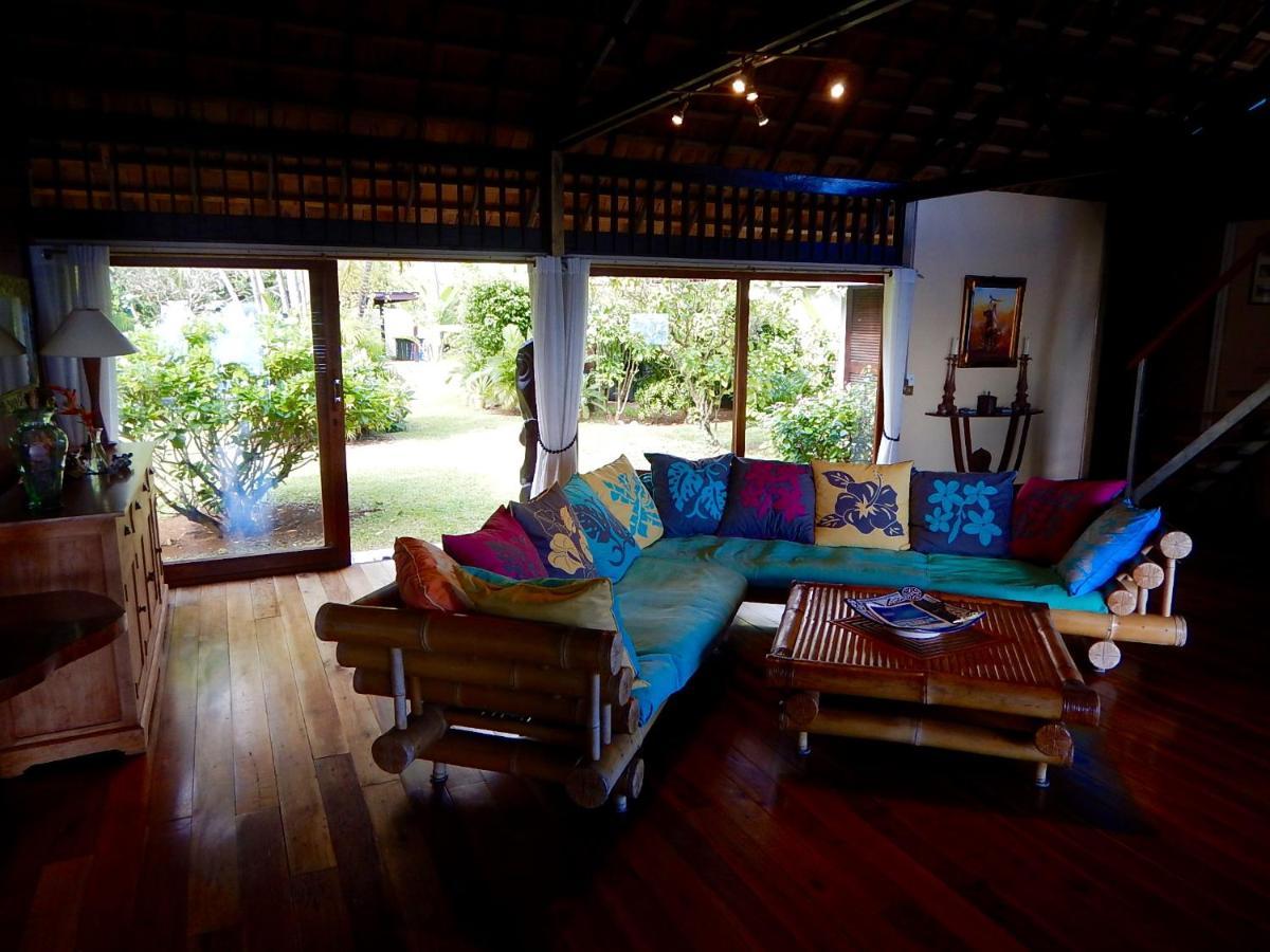 Poerani Moorea Buitenkant foto