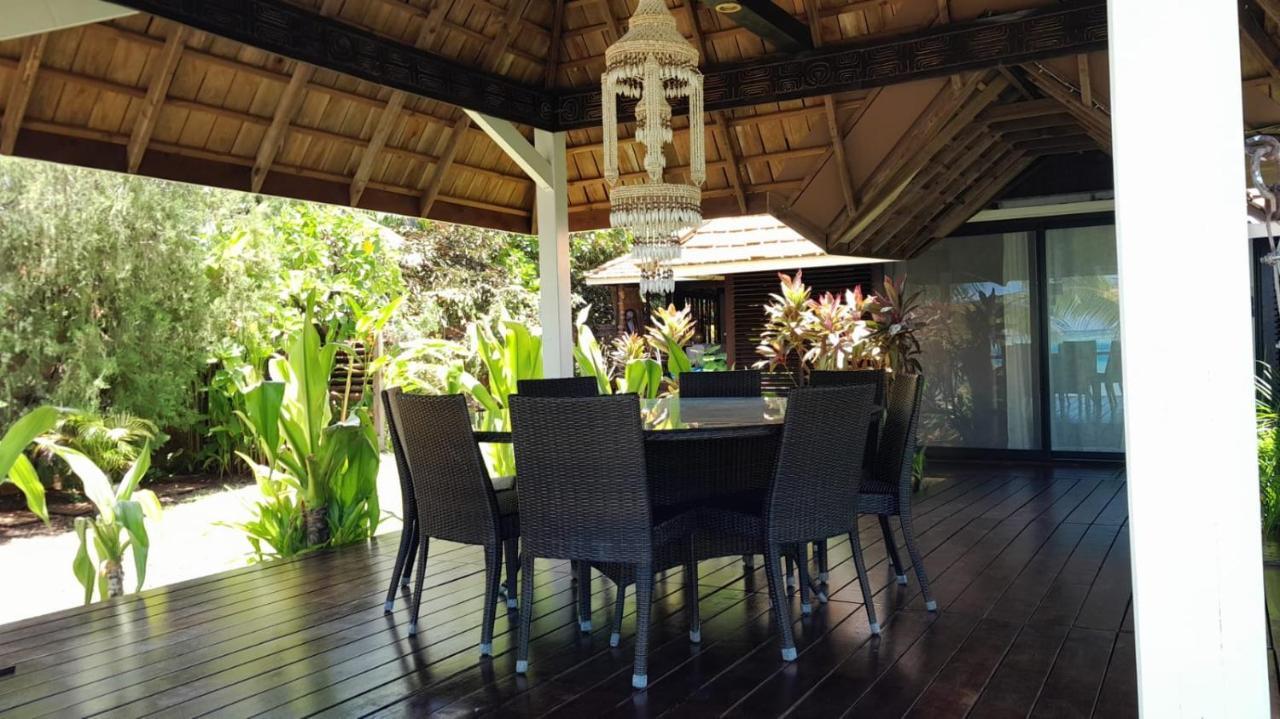 Poerani Moorea Buitenkant foto