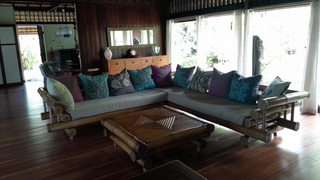 Poerani Moorea Buitenkant foto