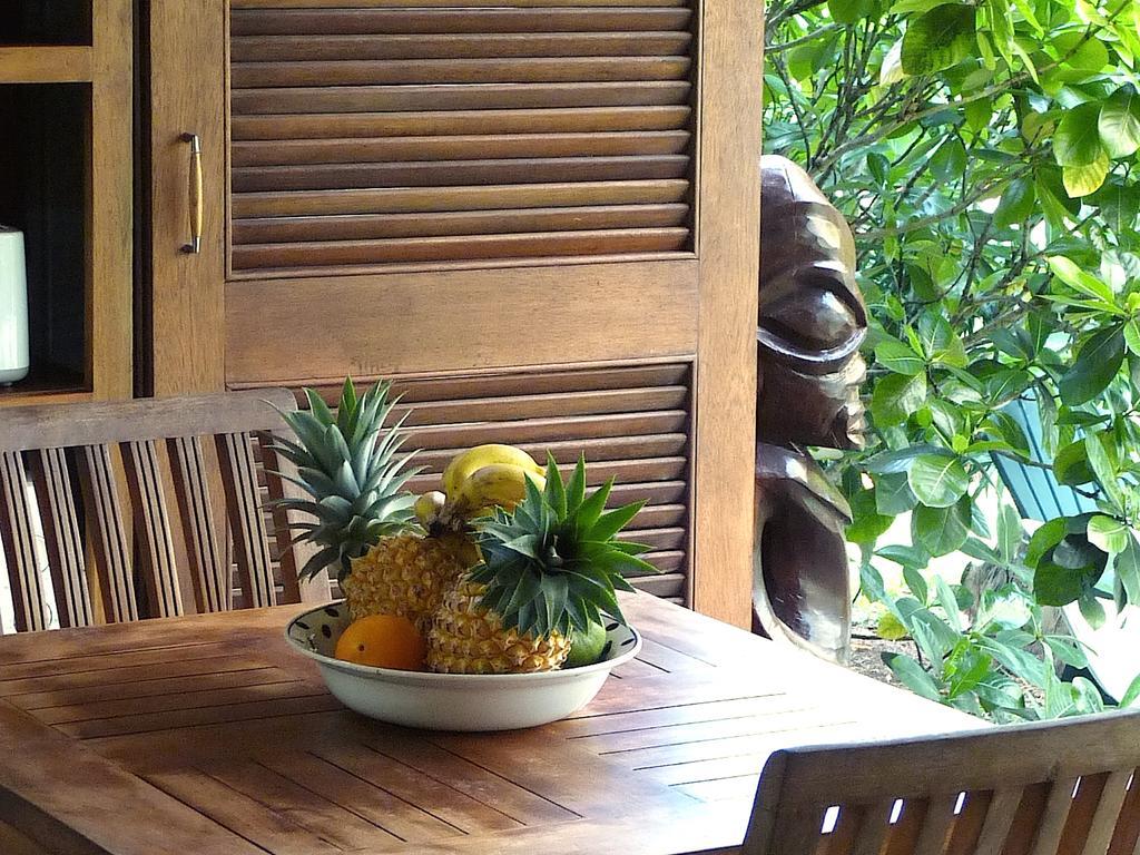 Poerani Moorea Buitenkant foto