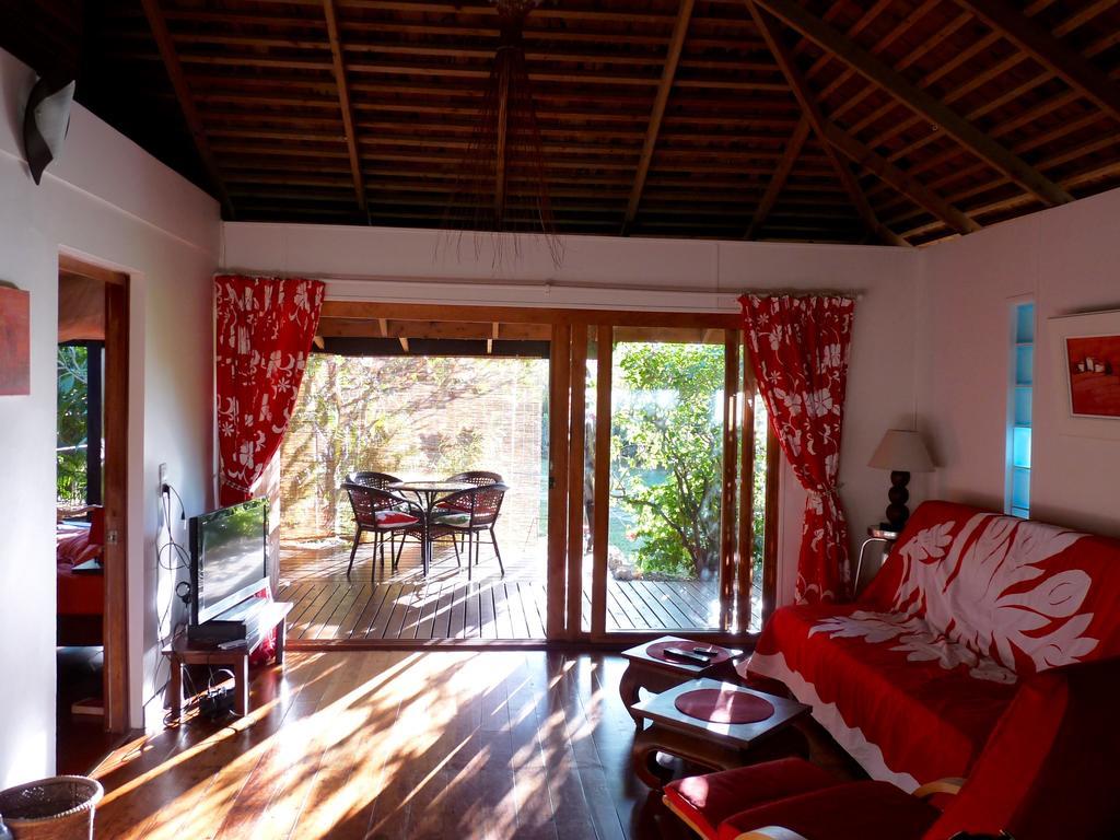 Poerani Moorea Buitenkant foto