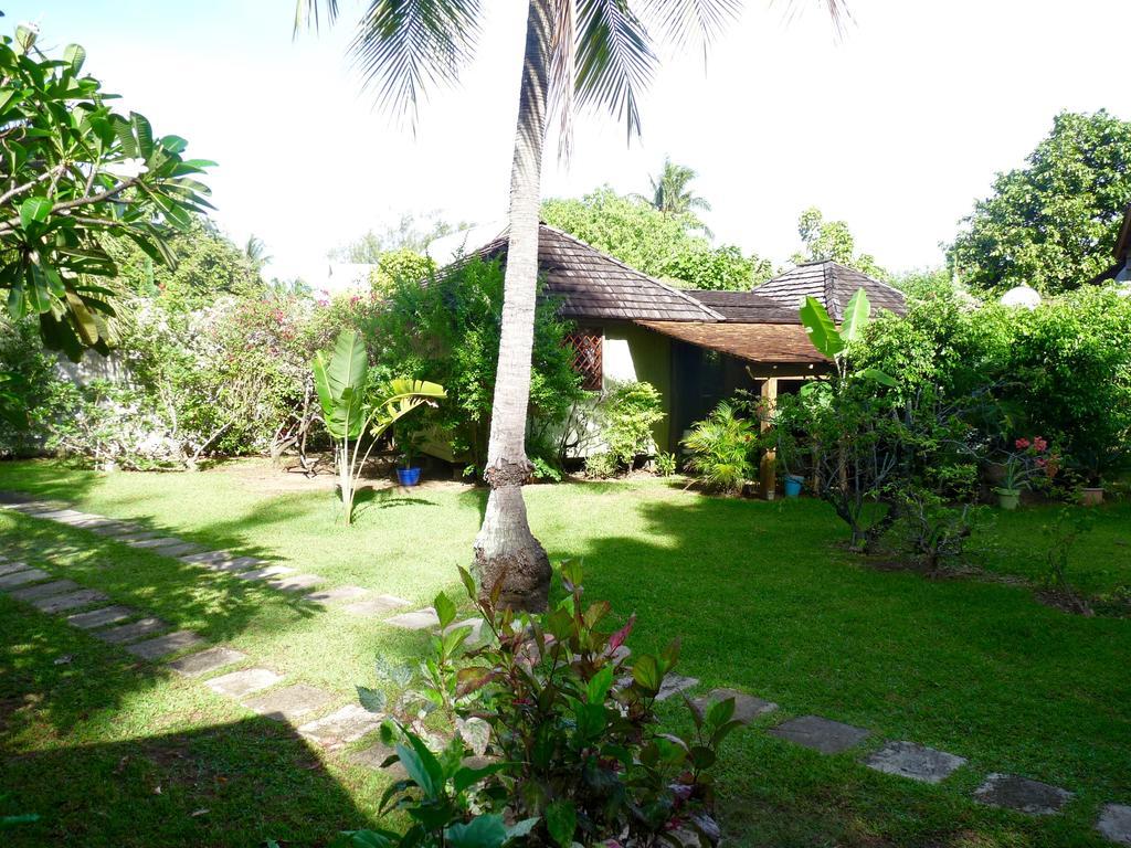 Poerani Moorea Buitenkant foto