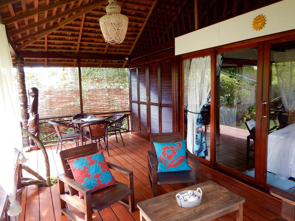 Poerani Moorea Buitenkant foto