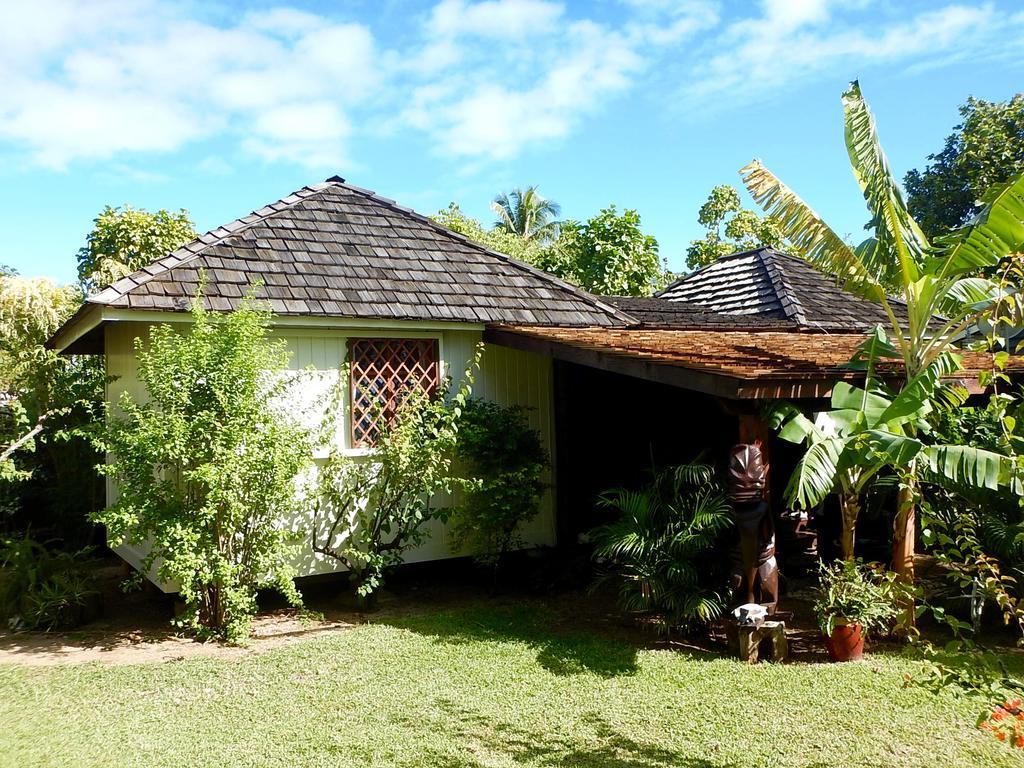 Poerani Moorea Buitenkant foto