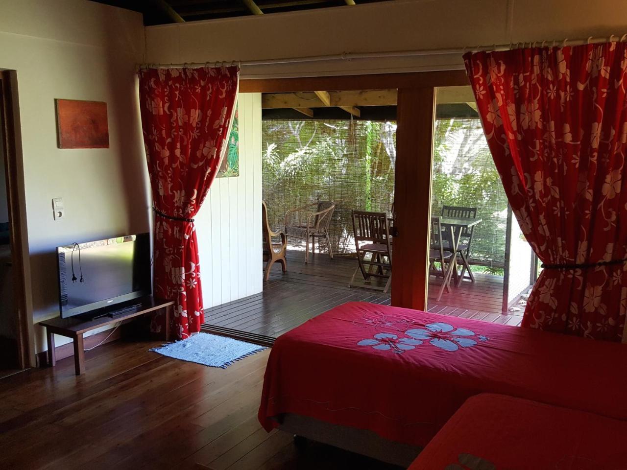 Poerani Moorea Buitenkant foto