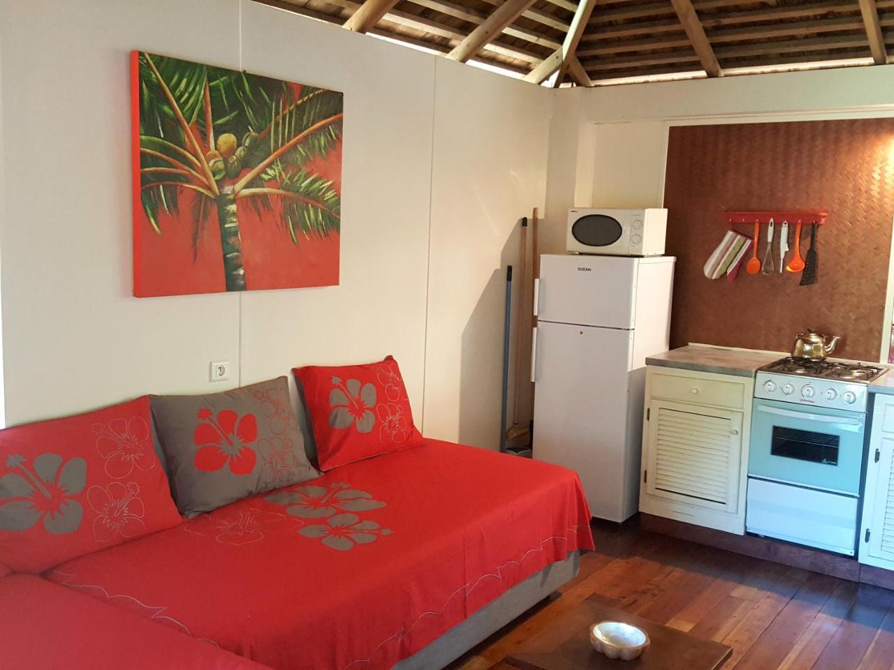 Poerani Moorea Buitenkant foto